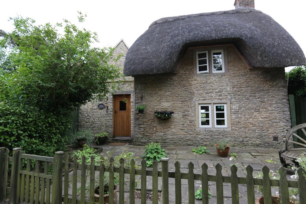 Thatch Cottageレイコック エクステリア 写真